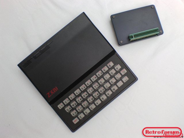 Sinclair ZX81 met losse uitbreidingsmodule